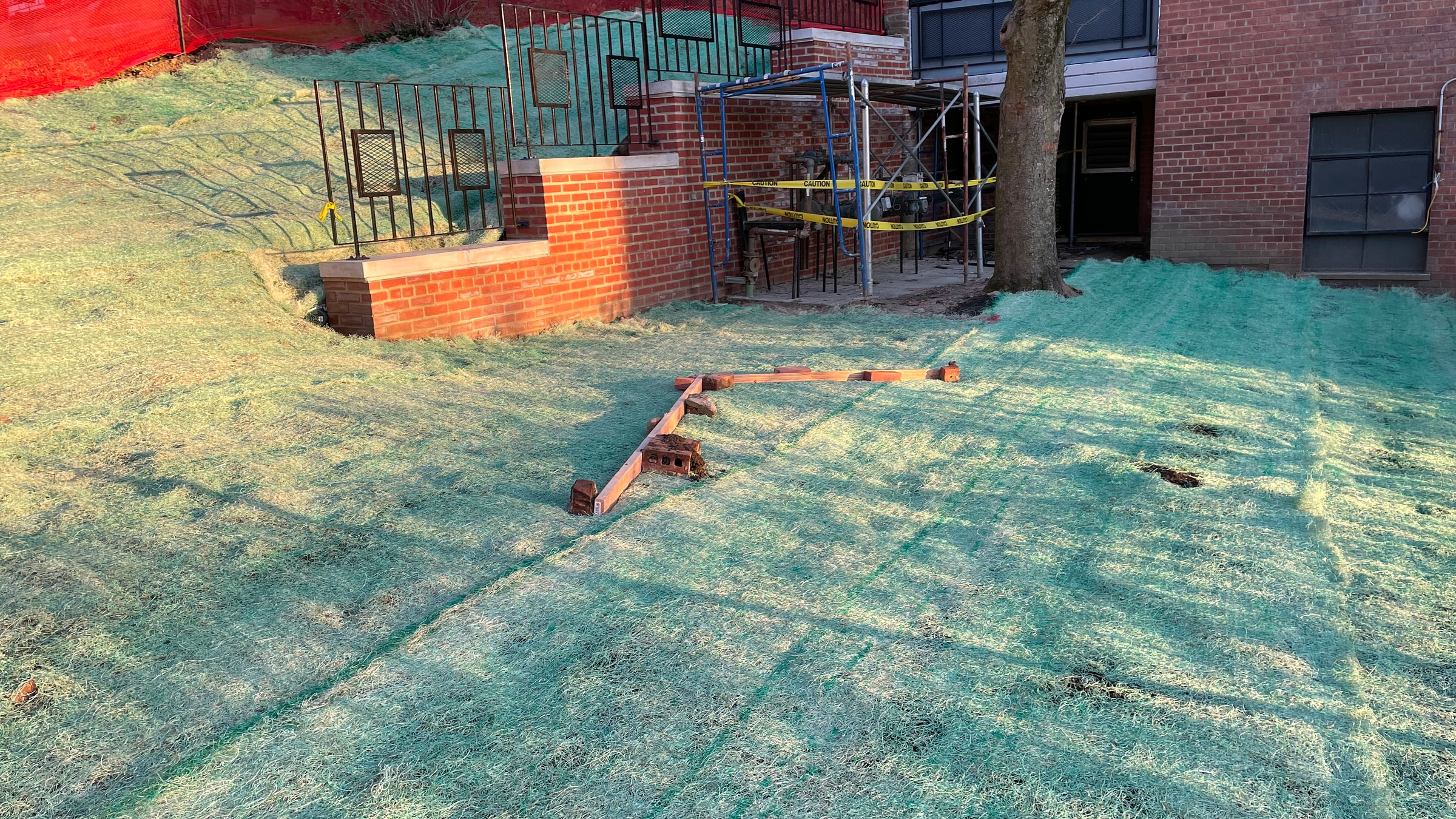 Retaining wall, gas lines, and temporary engineering structure for exploring drainage management